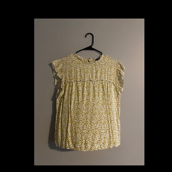 Zulilly Floral Flutter Sleeve Blouse - Picture 1 of 2